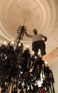 نصب و  مونتاژ  تخصصی  انواع لوستر  طبقاتی