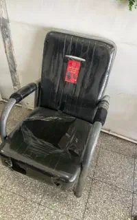 دو عدد صندلی انتظار در حد نو