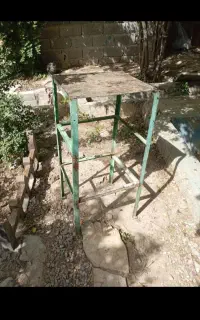 چهارپایه آهنی محکم