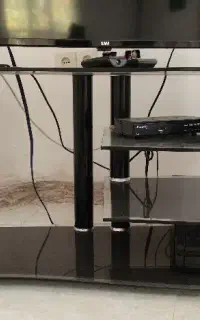 میزتلویزیون شیشه ای
