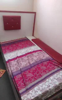 تخت و کمد