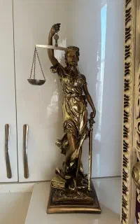 مجسمه عدالت