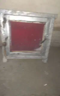 پنچره ۵۰×۵۰ آهنی کوچک