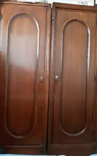 کمد لباس، آبچکان ظرف ، ساعت دیواری