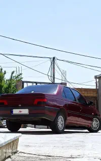 پژو دوهزار عنابی