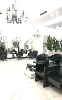 اجاره میز ناخن و صندلی آرایشگاه زنانه