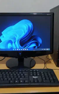کامپیوتر i5 رم 8 گرافیک 2 هارد SSD مانیتور 19