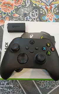دسته اصل xbox carbon black با باتری قابل شارژ
