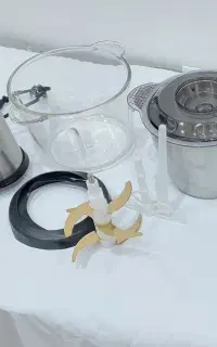 خرد کن غذاساز دو کاسه  و چندکاره هست ونو نو میباشد