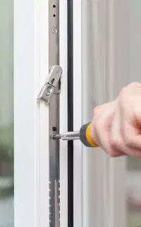 تعمیر وریگلاژ (رگلاژ) درب و پنجره دو جداره upvc