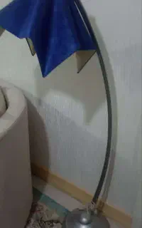 آباژور ایستاده