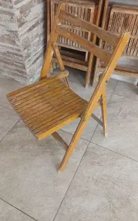 صندلی چوبی