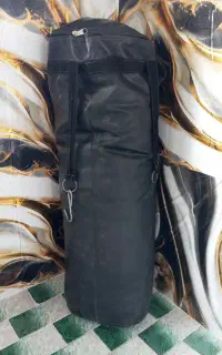 کیسه بوکس درحد نو استفاده کرد نیست