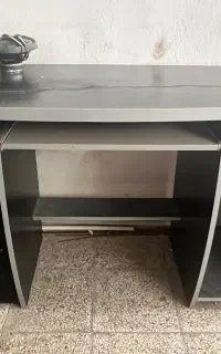 میز تحریر و کامپیوتر