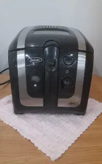 سرخ کن چرخ گوشت و ترازو
