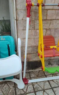 تاب و صندلی غذا و کامیون بزرگ