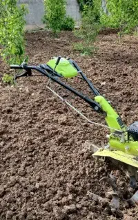 شخم زنی باغچه با دستگاه