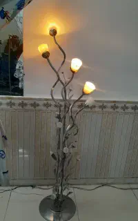 آباژور ایستاده