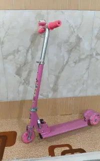 اسکوتر صورتی