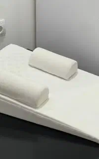 تشک آنتی رفلاکس و قنداق سوئیسی و بالش فرم دهی سر