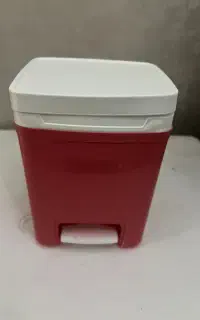 یک عدد سطل زباله اتاقی رکابی نو نو