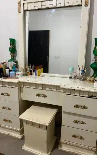 میز ارایشی وایینه به همراه دو‌پاتختی