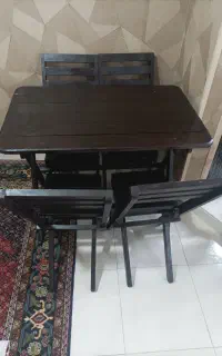 غذا خوری چوبی.