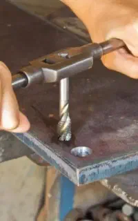 قلاویز کار در محل کار شما