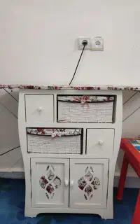 میز اتو و چرخ خیاطی کمدی در حد نو