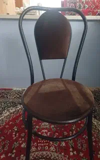 صندلی آهنی چکشی کاملا سالم