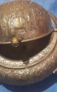 ظروف قدمت دار با طراحی هخامنشی