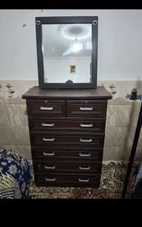 یک عدد دراور  با آینه به بفروش میرسد