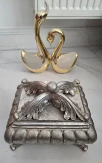 شکلات خوری و مجسمه ی دکوری