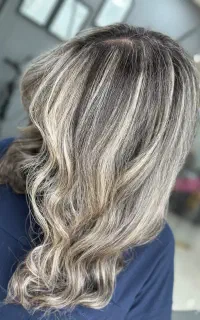 انجام خدمات تخصصی رنگ مو