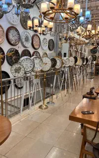 ایستاده فلزی کنار سالنی