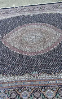 یک فرش ۹متری شیش لای