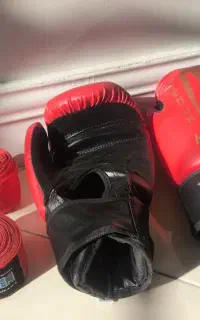 دستکش بوکس و مچ‌بند