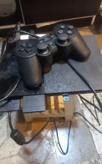 ps2 سالم،همراه با ۴ دسته ۱ دسته کاملا نو میباشد.