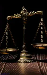 وکیل و مشاور حقوقی