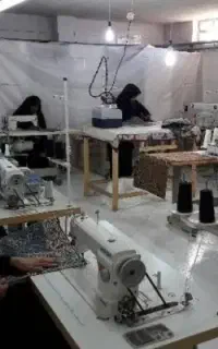 استخدام بانوان در کارگاه خیاطی