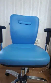 صندلی چرخدار کاملا سالم با روکش چرم