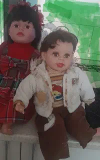عروسک  پشت وترین