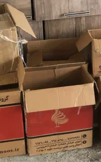 کارتن کتاب. سیگار و موز برای اثاث کشی