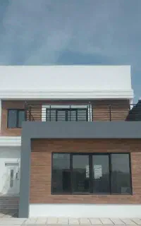 کارشناس فروش خانم