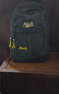 ۳تا جاب اب مدرسه و سه تا کیف مدرسه