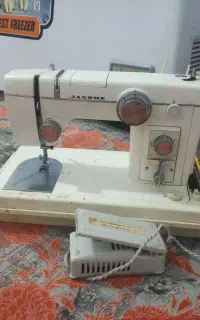چرخ خیاطی ژانومه 802