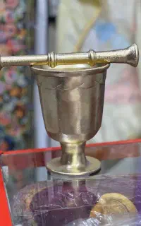 هاون برنجی پایه دار در حد نو