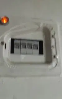 شاگرد گچساز کارگر