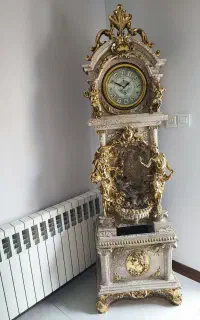 ساعت قدی با آبنما در حد نو