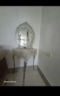 آیینه و کنسول
